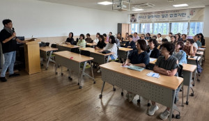 붙임2. 보도사진1(박준 시인 특강 사진).JPG
