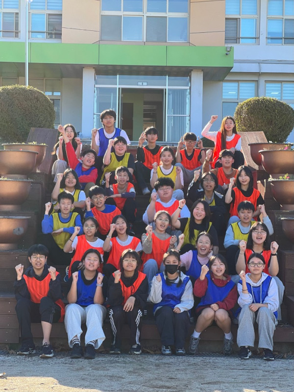 [1015]6.사진자료(한서중학교, 예비중학생과 함께하는 「스포츠함성」 개최)(1).jpg